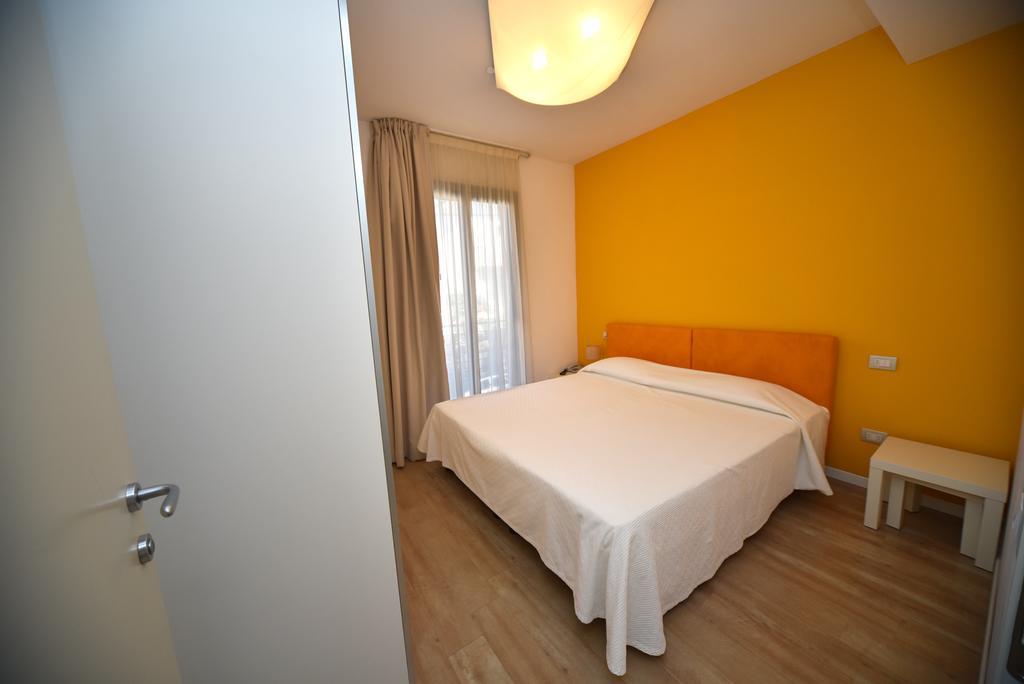 Sound Suite Hotel Riccione Oda fotoğraf